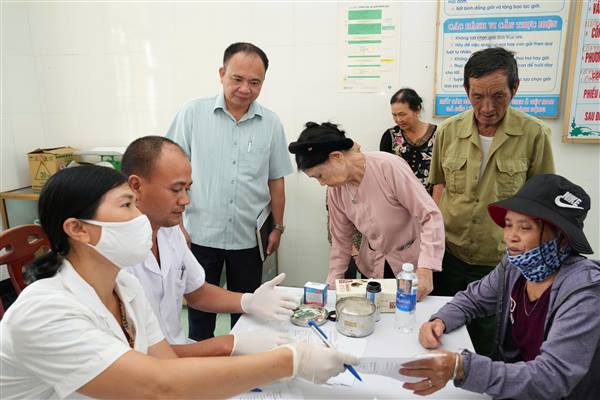 Trung tâm Y tế Kim Thành chăm lo sức khỏe người cao tuổi.