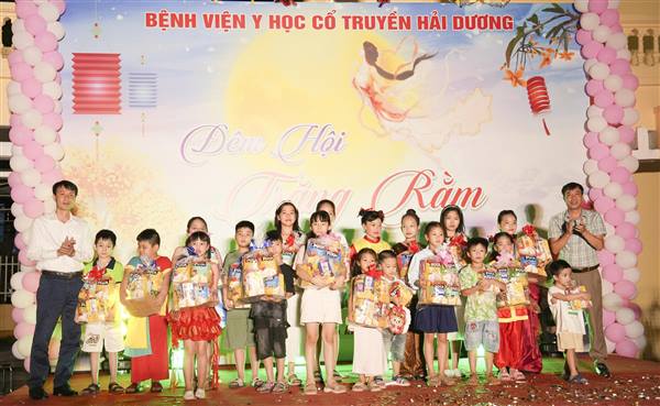 Vui Tết Trung thu tại nhiều cơ sở y tế