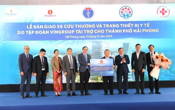 Bàn giao xe cứu thương và trang thiết bị y tế cho Trung tâm Cấp cứu 115 thành phố Hải Phòng