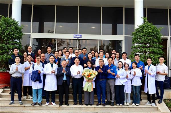 Đoàn công tác của Sở Y tế lên đường hỗ trợ y tế, khám chữa bệnh, cấp thuốc miễn phí cho người dân chịu hậu quả của lũ lụt tại tỉnh Đắk Lắk