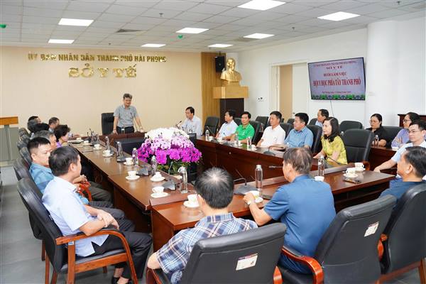 Đẩy mạnh chuyển đổi số trong lĩnh vực y tế.