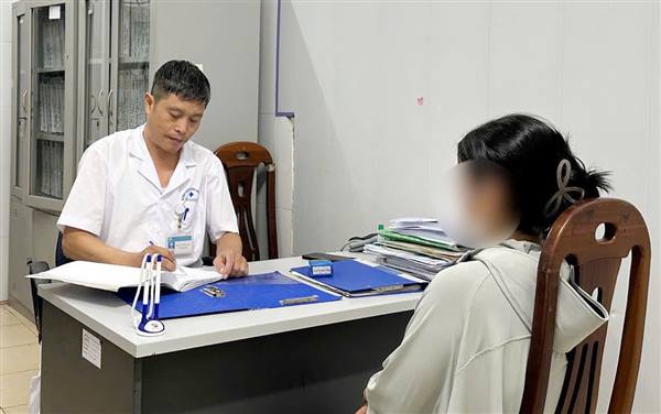 Mẹ nhiễm HIV vẫn sinh con khỏe mạnh nếu được chăm sóc đúng cách
