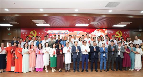 Giám đốc Sở Y tế thăm và chúc Tết Bệnh viện Kiến An nhân dịp Tết Nguyên đán Bính Ngọ năm 2026
