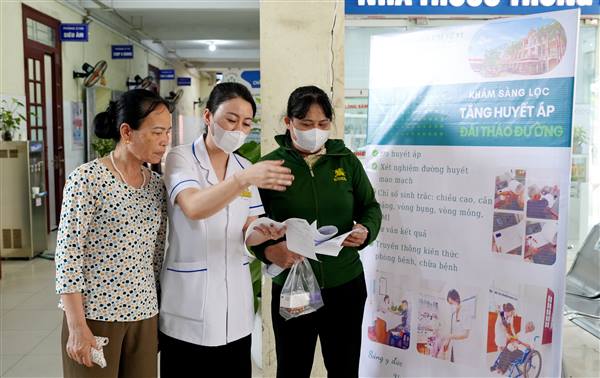 Tổ Công tác xã hội Trung tâm Y tế Tứ Kỳ: Nơi kết nối yêu thương, nâng bước người bệnh