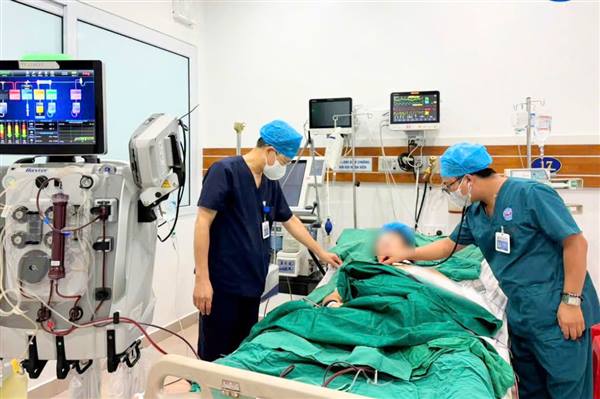 Cứu sống bệnh nhi 16 tuổi sốc tim nguy kịch nhờ kỹ thuật ECMO