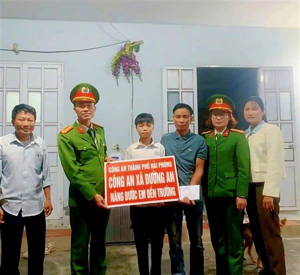 🍀 Chương trình "Nâng bước Em đến Trường"