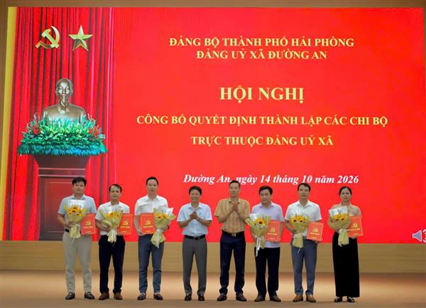 Xã Đường An công bố Quyết định thành lập các chi bộ trực thuộc Đảng ủy và Gặp mặt kỷ niệm ngày truyền thống các ngành