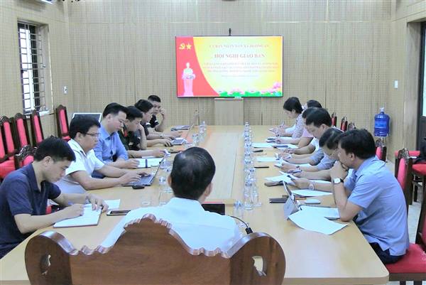 Hội nghị giao ban giữa lãnh đạo UBND xã với các cơ quan chuyên môn
