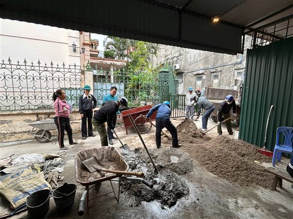 Tổ chức tháo dỡ công trình vi phạm tại tổ dân phố Tiền Trung