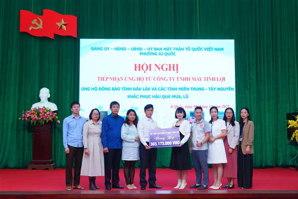 Uỷ ban MTTQ phường Ái Quốc tiếp nhận 365 triệu đồng ủng hộ đồng bào khắc phục hậu quả do mưa lũ