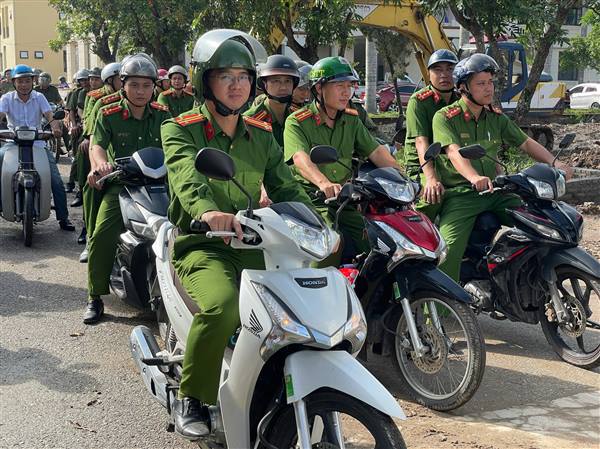 Công an phường Ái Quốc tổ chức Lễ ra quân thực hiện cao điểm tấn công, trấn áp tội phạm
