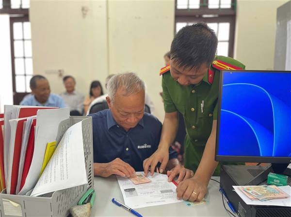 Đẩy nhanh tiến độ cấp đổi thẻ Đảng viên theo quy định mới