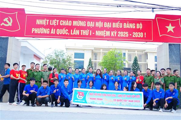 Hàng trăm người trên địa bàn phường Ái Quốc tham gia đi bộ hưởng ứng sự kiện “Cùng Việt Nam tiến bước”
