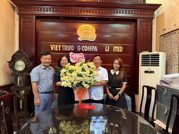 Phường An Biên thăm, tặng quà nhân dịp Ngày Doanh nhân Việt Nam 13/10