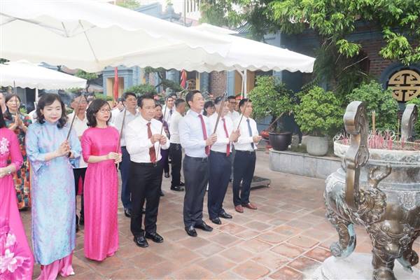 Dâng hương Kỷ niệm 1984 năm Ngày Nữ tướng Lê Chân thắng trận (15 tháng 8 - Âm lịch)