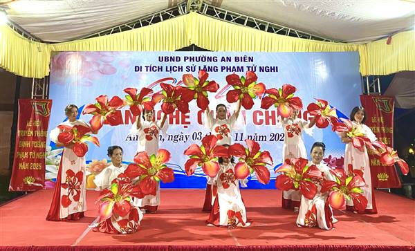 SÔI NỔI CHƯƠNG TRÌNH GIAO LƯU VĂN NGHỆ QUẦN CHÚNG TẠI DI TÍCH LỊCH SỬ LĂNG PHẠM TỬ NGHI