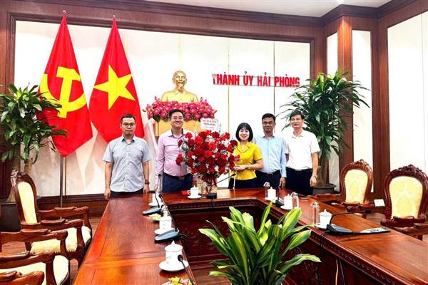 PHƯỜNG AN BIÊN CHÚC MỪNG CÁC CƠ QUAN THAM MƯU, GIÚP VIỆC THÀNH ỦY NHÂN NGÀY TRUYỀN THỐNG