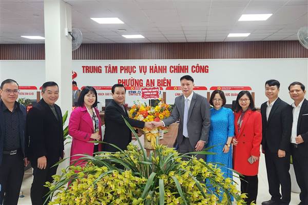 Thường trực Đảng ủy phường An Biên kiểm tra hoạt động vận hành Trung tâm Phục vụ hành chính công phường
