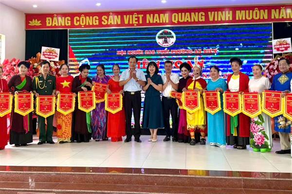 PHƯỜNG AN BIÊN TỔ CHỨC LIÊN HOAN TIẾNG HÁT NGƯỜI CAO TUỔI NĂM 2026