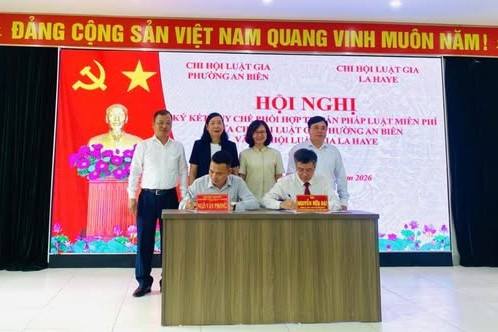 UBND phường An Biên tổ chức Hội nghị ký kết Quy chế phối hợp giữa Chi hội Luật gia phường An Biên và Chi hội Luật gia La Haye trong công tác tuyên truyền, phổ biến giáo dục pháp luật, tư vấn pháp luật và trợ giúp pháp lý miễn phí trên địa bàn phường. Hội nghị được triển khai thực hiện theo Kế hoạch của Hội Luật gia thành phố Hải Phòng nhằm cụ thể hóa Đề án 129 của Thủ tướng Chính phủ về phát huy vai trò của Hội Luật gia các cấp trong công tác phổ biến, giáo dục pháp luật giai đoạn 2024-2030.