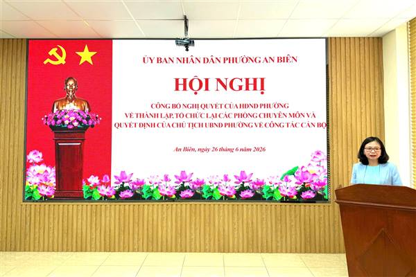 UBND PHƯỜNG AN BIÊN TỔ CHỨC HỘI NGHỊ CÔNG BỐ NGHỊ QUYẾT VỀ THÀNH LẬP, TỔ CHỨC LẠI CÁC PHÒNG CHUYÊN MÔN VÀ CÔNG BỐ QUYẾT ĐỊNH VỀ CÔNG TÁC CÁN BỘ