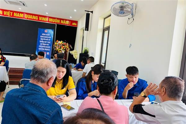 PHƯỜNG AN BIÊN TIẾP TỤC TRIỂN KHAI MÔ HÌNH “ĐỒNG HÀNH CÙNG NHÂN DÂN CHUYỂN ĐỔI SỐ” HỖ TRỢ CÀI ĐẶT ỨNG DỤNG ETAXMOBILE
