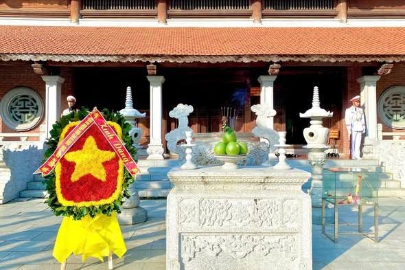 DÂNG HƯƠNG TƯỞNG NIỆM ĐỒNG CHÍ NGUYỄN ĐỨC CẢNH VÀ TRI ÂN CÁC ANH HÙNG LIỆT SĨ