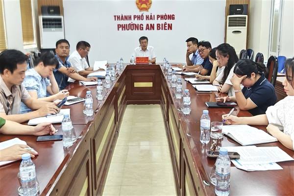 PHƯỜNG AN BIÊN HỌP THÁO GỠ KHÓ KHĂN, THỐNG NHẤT NHIỆM VỤ TRIỂN KHAI DỰ ÁN TUYẾN ĐƯỜNG KẾT NỐI TỪ CẦU RÀO 3 ĐẾN ĐƯỜNG BỘ VEN BIỂN