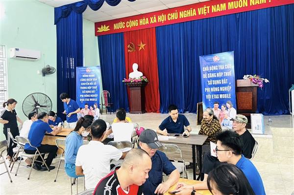 TIẾP TỤC TRIỂN KHAI MÔ HÌNH “ĐỒNG HÀNH CÙNG NHÂN DÂN CHUYỂN ĐỔI SỐ” HỖ TRỢ CÀI ĐẶT ỨNG DỤNG ETAXMOBILE NỘP THUẾ ĐẤT PHI NÔNG NGHIỆP
