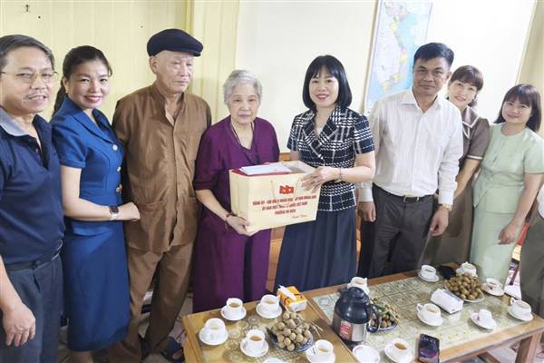 PHƯỜNG AN BIÊN: THĂM, TẶNG QUÀ TRI ÂN NGƯỜI CÓ CÔNG, THÂN NHÂN LIỆT SĨ