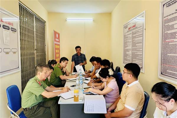 PHƯỜNG AN BIÊN HỌP NGHE BÁO CÁO VỀ CÔNG TÁC TÁI ĐỊNH CƯ VÀ TIẾN ĐỘ GIẢI PHÓNG MẶT BẰNG DỰ ÁN TUYẾN ĐƯỜNG KẾT NỐI TỪ CẦU RÀO 3 ĐẾN TUYẾN ĐƯỜNG BỘ VEN BIỂN