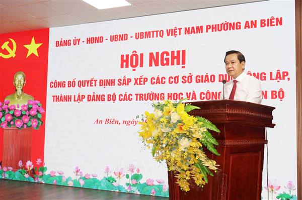 PHƯỜNG AN BIÊN CÔNG BỐ CÁC QUYẾT ĐỊNH VỀ SẮP XẾP CƠ SỞ GIÁO DỤC, THÀNH LẬP ĐẢNG BỘ CÁC TRƯỜNG HỌC VÀ CÔNG TÁC CÁN BỘ
