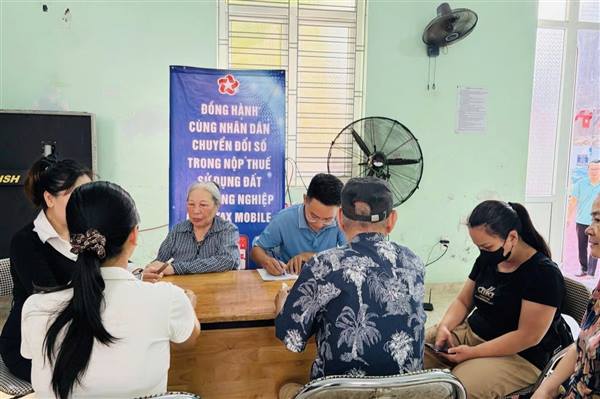 TIẾP TỤC THỰC HIỆN MÔ HÌNH “ĐỒNG HÀNH CÙNG NHÂN DÂN CHUYỂN ĐỔI SỐ”, HƯỚNG DẪN CÀI ĐẶT ỨNG DỤNG ETAXMOBILE