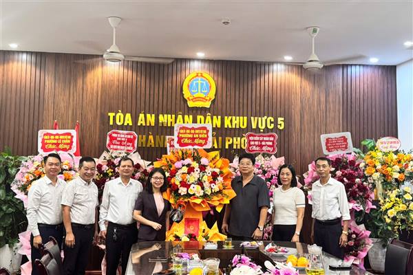 PHƯỜNG AN BIÊN THĂM, CHÚC MỪNG NHÂN KỶ NIỆM 81 NĂM NGÀY TRUYỀN THỐNG NGÀNH TÒA ÁN NHÂN DÂN