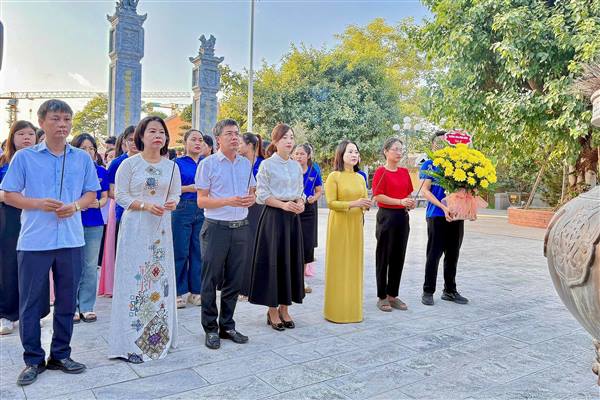 KHÁNH THÀNH CÔNG TRÌNH “THANH NIÊN SỐ HÓA GIÁ TRỊ VĂN HÓA, LỊCH SỬ ĐỊA PHƯƠNG” TẠI ĐỀN LIỆT SĨ PHƯỜNG AN BIÊN - LÊ CHÂN