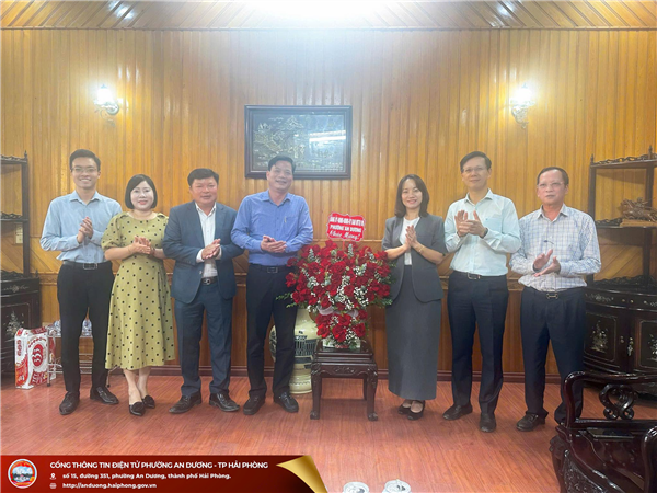 BAN THƯỜNG VỤ ĐẢNG ỦY PHƯỜNG AN DƯƠNG TẶNG HOA CHÚC MỪNG UBMTTQVN NHÂN KỈ NIỆM 95 NĂM NGÀY THÀNH LẬP MẶT TRẬN DÂN TỘC THỐNG NHẤT VIỆT NAM