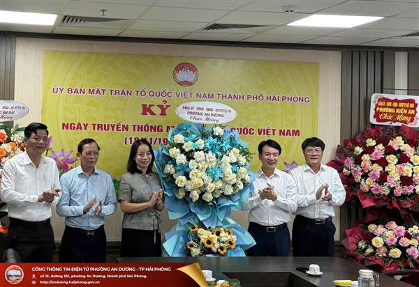 ĐẢNG ỦY PHƯỜNG AN DƯƠNG THĂM, CHÚC MỪNG KỶ NIỆM 95 NĂM NGÀY THÀNH LẬP MẶT TRẬN DÂN TỘC THỐNG NHẤT VIỆT NAM - NGÀY TRUYỀN THỐNG MẶT TRẬN TỔ QUỐC VIỆT NAM (18/11/1930 - 18/11/2025)