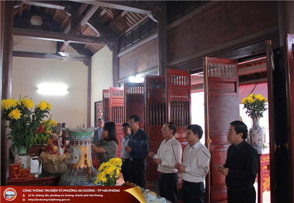 Đảng uỷ, HĐND, UBND, Ủy ban MTTQ Việt Nam phường An Dương dâng hương tưởng niệm 1477 năm ngày mất của Thành Hoàng “Thiên Quan Tư Mã” Hoàng Công Thanh và nhị vị Đức Thần Hoàng tại Đình Nông Xá.