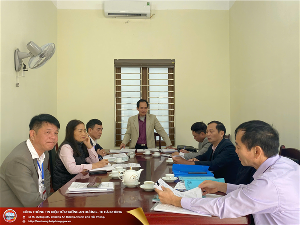 Hội Cựu chiến binh (CCB) thành phố phối hợp Ngân hàng CSXH thành phố kiểm tra công tác ủy thác vay vốn Ngân hàng CSXH năm 2025 tại Hội CCB phường An Dương.