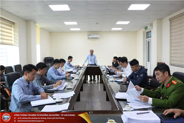 BAN VĂN HÓA - XÃ HỘI TỔ CHỨC THẨM TRA CÁC VĂN BẢN TRÌNH KỲ HỌP THƯỜNG LỆ CUỐI NĂM HỘI ĐỒNG NHÂN DÂN PHƯỜNG