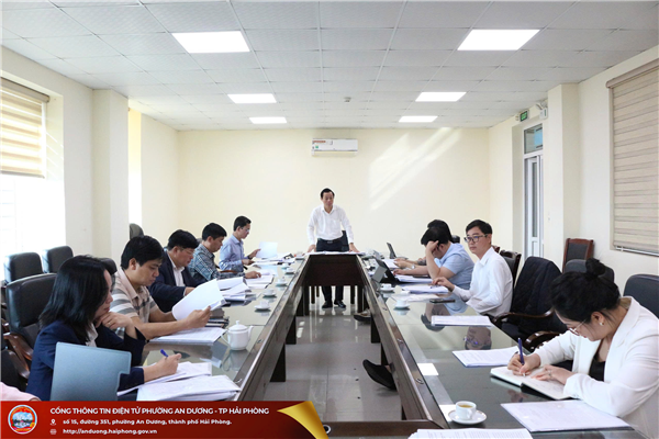 BAN KINH TẾ - NGÂN SÁCH TỔ CHỨC THẨM TRA CÁC VĂN BẢN TRÌNH KỲ HỌP THƯỜNG LỆ CUỐI NĂM HỘI ĐỒNG NHÂN DÂN PHƯỜNG