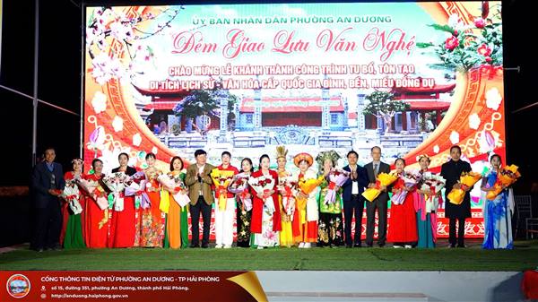 ĐÔNG ĐẢO NHÂN DÂN PHƯỜNG AN DƯƠNG DỰ ĐÊM GIAO LƯU VĂN NGHỆ CHÀO MỪNG KHÁNH THÀNH CÔNG TRÌNH TU BỔ, TÔN TẠO DI TÍCH LỊCH SỬ - VĂN HÓA CẤP QUỐC GIA: ĐÌNH - ĐỀN - MIẾU ĐỒNG DỤ