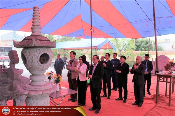 LÃNH ĐẠO PHƯỜNG AN DƯƠNG DÂNG HƯƠNG TẠI ĐÌNH CÁCH THƯỢNG VÀ ĐÌNH NHU THƯỢNG