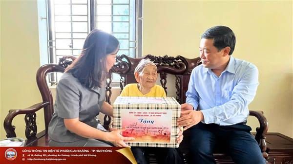 Phường An Dương tổ chức các đoàn công tác thăm hỏi, tặng quà gia đình chính sách, người có công nhân kỷ niệm 78 năm Ngày Thương binh - Liệt sĩ (27/7/1947 - 27/7/2025)