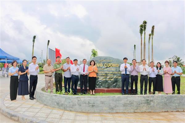 PHƯỜNG AN DƯƠNG TỔ CHỨC LỄ GẮN BIỂN TÊN CÔNG TRÌNH CHÀO MỪNG KỶ NIỆM 71 NĂM NGÀY GIẢI PHÓNG HẢI PHÒNG VÀ CÁC NGÀY LỄ LỚN TRONG THÁNG 4, THÁNG 5 TRÊN ĐỊA BÀN.