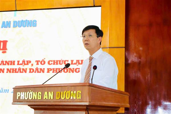 HỘI NGHỊ CÔNG BỐ CÁC QUYẾT ĐỊNH ỦY BAN NHÂN DÂN PHƯỜNG VỀ SẮP XẾP, THÀNH LẬP, TỔ CHỨC LẠI CÁC PHÒNG CHUYÊN MÔN THUỘC ỦY BAN NHÂN DÂN PHƯỜNG