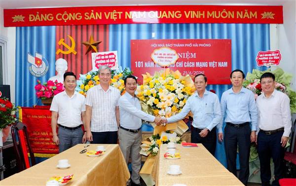 Phường An Dương thăm, chúc mừng các cơ quan báo chí nhân kỷ niệm 101 năm Ngày Báo chí Cách mạng Việt Nam