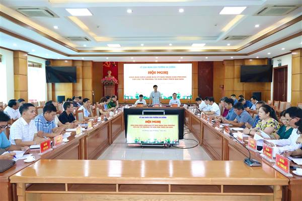HỘI NGHỊ GIAO BAN GIỮA LÃNH ĐẠO ỦY BAN NHÂN DÂN PHƯỜNG VỚI CÁC TỔ TRƯỞNG TỔ DÂN PHỐ TRÊN ĐỊA BÀN