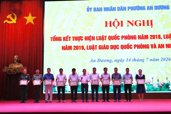 PHƯỜNG AN DƯƠNG TỔ CHỨC HỘI NGHỊ TỔNG KẾT THI HÀNH LUẬT QUỐC PHÒNG NĂM 2018, LUẬT DÂN QUÂN TỰ VỆ NĂM 2019 VÀ LUẬT GIÁO DỤC QUỐC PHÒNG VÀ AN NINH NĂM 2013.