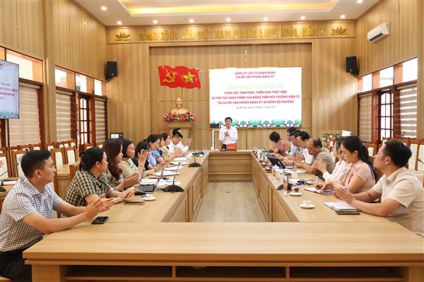 Chi bộ Văn phòng Đảng ủy tổ chức sinh hoạt chuyên đề với chủ đề 
"Kết quả lãnh đạo công tác tham mưu, triển khai thực hiện 04 thủ tục hành chính của Đảng trên môi trường điện tử"